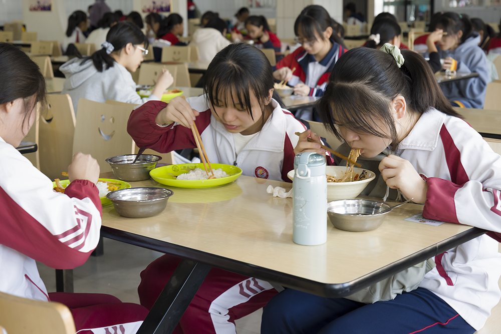 學(xué)校食堂承包，提升餐飲服務(wù)質(zhì)量的探索與實(shí)踐.png