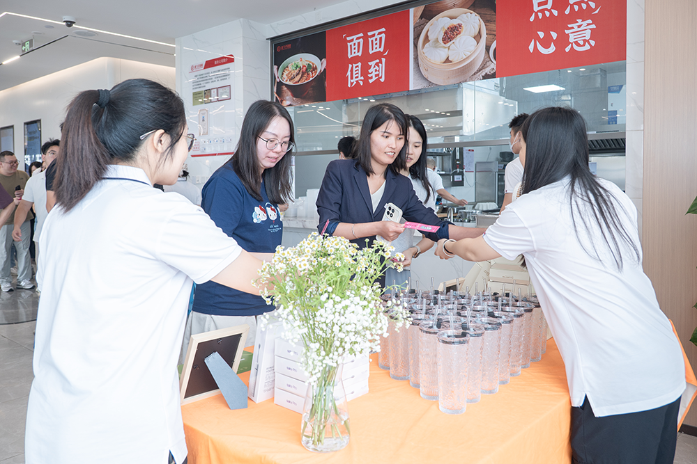 企業(yè)福利品定制，提升員工滿意度與團(tuán)隊(duì)凝聚力的策略.png